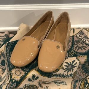 Tory Burch Patent Leather Smoking Flat Size 7.5 | Nude/Blush | Like New